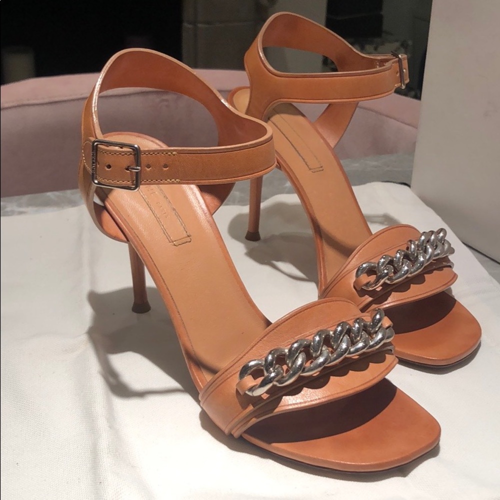 Céline tan leather heels